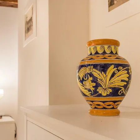 Ramo Delle Moschette *